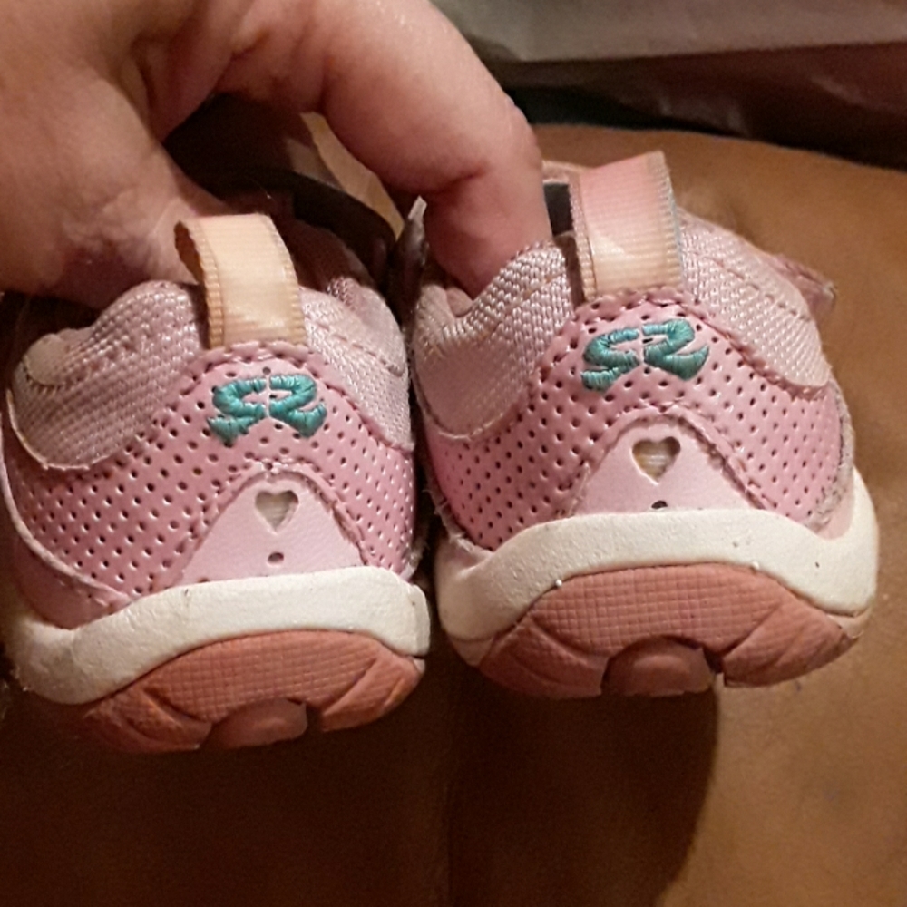 STRIDE  RITE  GIRLS  TENNIS  SHOES - Picture 4 of 5
